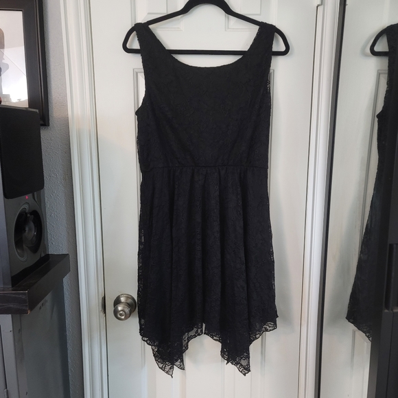 XL Witchy Vibes - Black Lace Handkerchief Dress - Picture 4 of 6